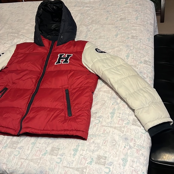 3 color Red White and Navy Blue Tommy Hilfiger jacket - Picture 2 of 6